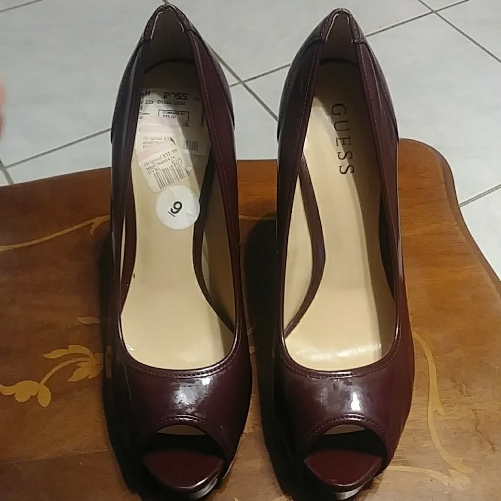 Size 9 Burgundy Guess heels